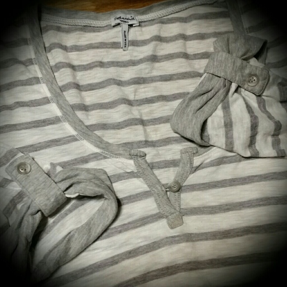 SPLENDID Henley Shirt Size Small - Picture 2 of 2